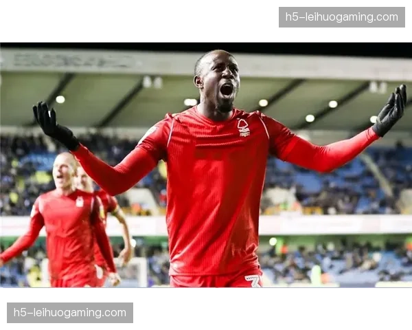 内科-威廉斯4黄1红 诺丁汉森林边卫防守位置感需加强